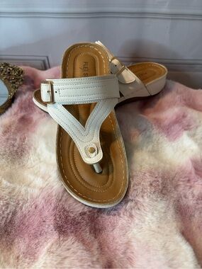 Rosie Flex Step Faux White/Tan Leather Thong Sandals, Sz 7 Wide